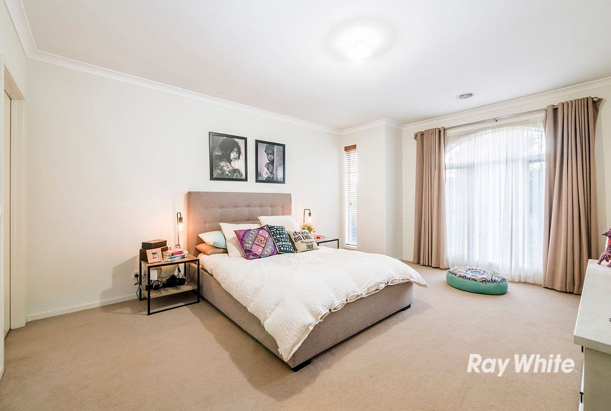 16 Black Caesar Drive, Cranbourne East VIC 3977, Cranbourne East - Thumbnail 2