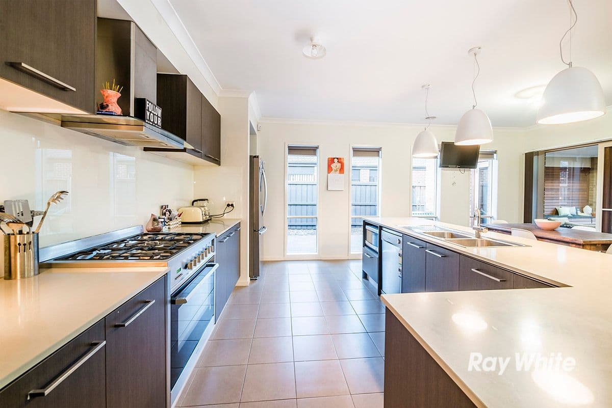 16 Black Caesar Drive, Cranbourne East VIC 3977, Cranbourne East - Thumbnail 4
