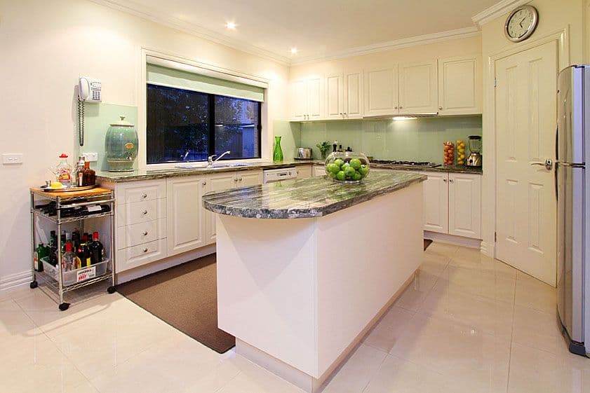 8 Delacombe Drive, MILL PARK VIC 3082, Mill Park - Thumbnail 2