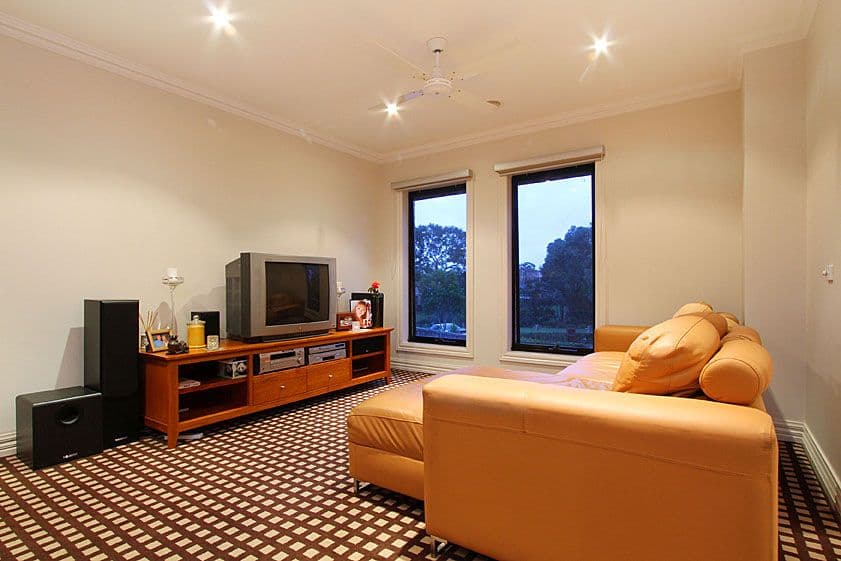 8 Delacombe Drive, MILL PARK VIC 3082, Mill Park - Thumbnail 6