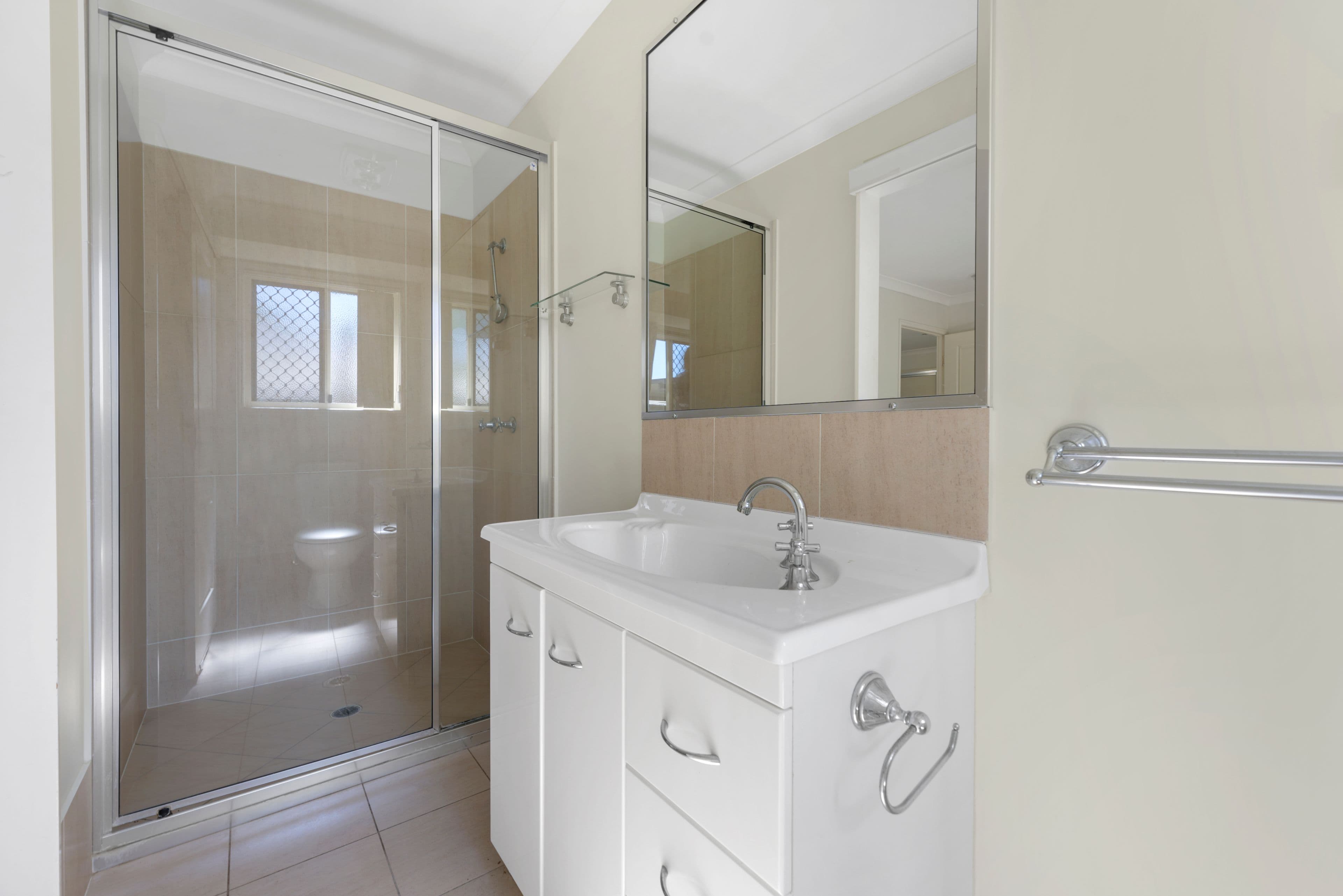 16 Barreenong Street, Glen Eden QLD 4680, Glen Eden - Thumbnail 5