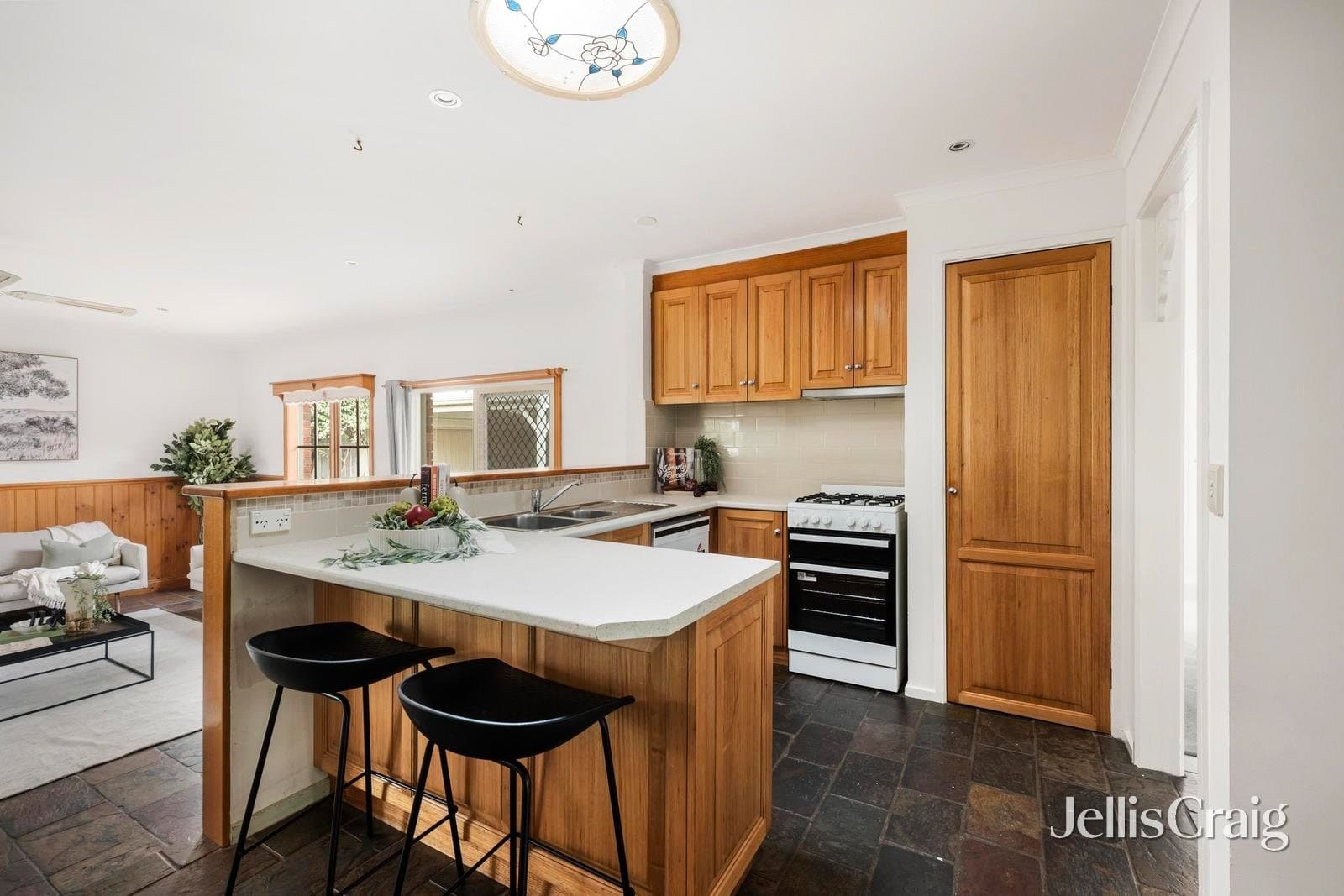32 Chevalier Crescent, Mooroolbark, Mooroolbark - Thumbnail 4
