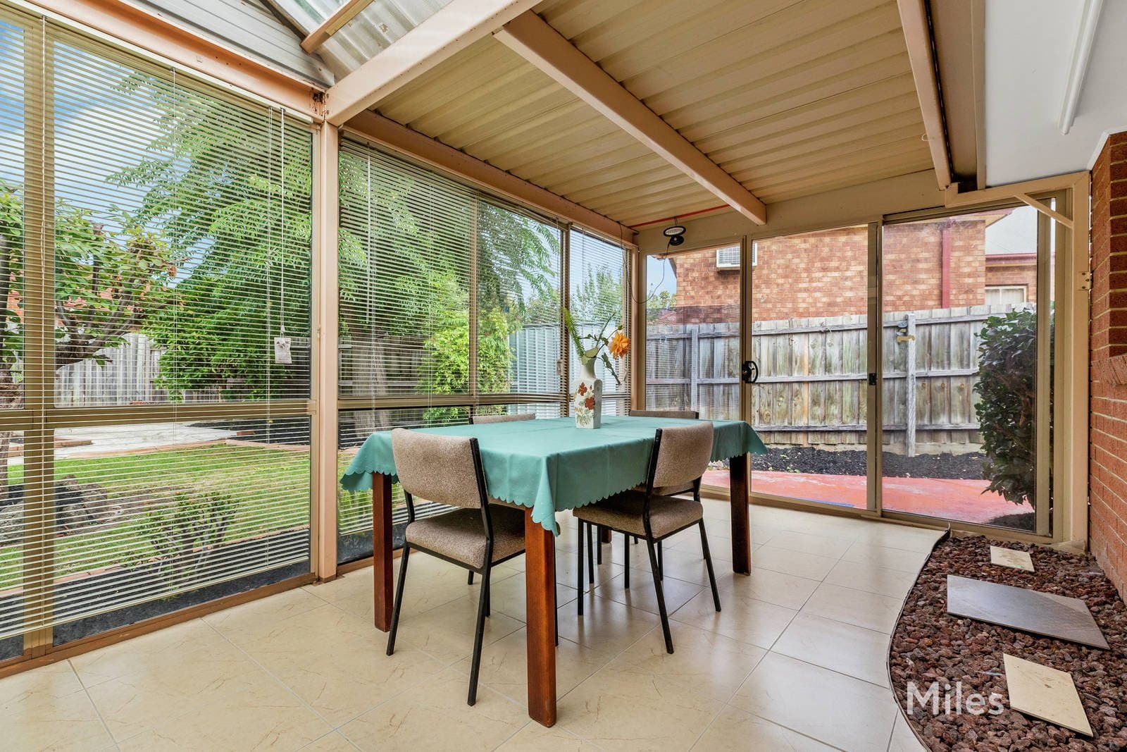 2 Bartram Rise, Viewbank, Viewbank - Image 1