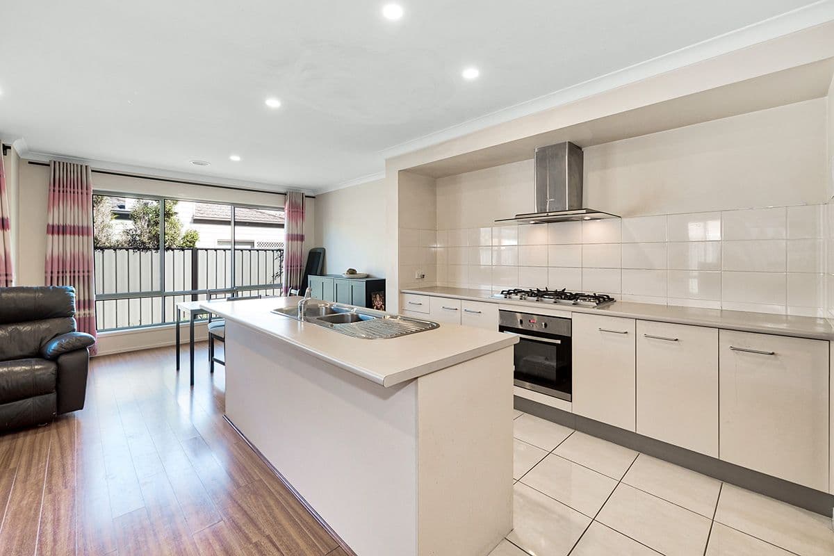 9 Rhinelander Close, Clyde North VIC 3978, Clyde North - Thumbnail 2