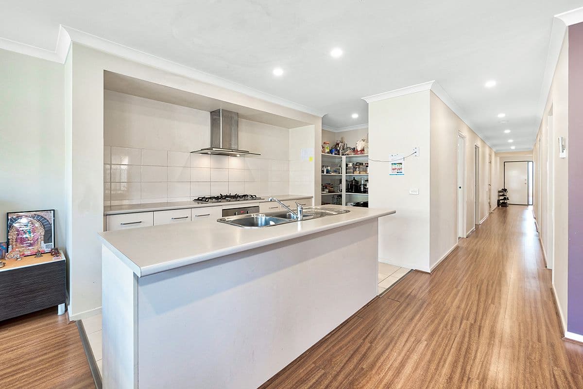 9 Rhinelander Close, Clyde North VIC 3978, Clyde North - Thumbnail 4