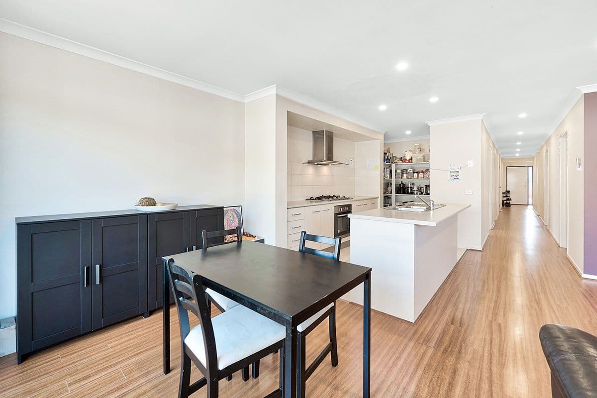 9 Rhinelander Close, Clyde North VIC 3978, Clyde North - Thumbnail 5