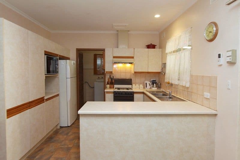 24 Desmond Avenue, POORAKA SA 5095, Pooraka - Thumbnail 3