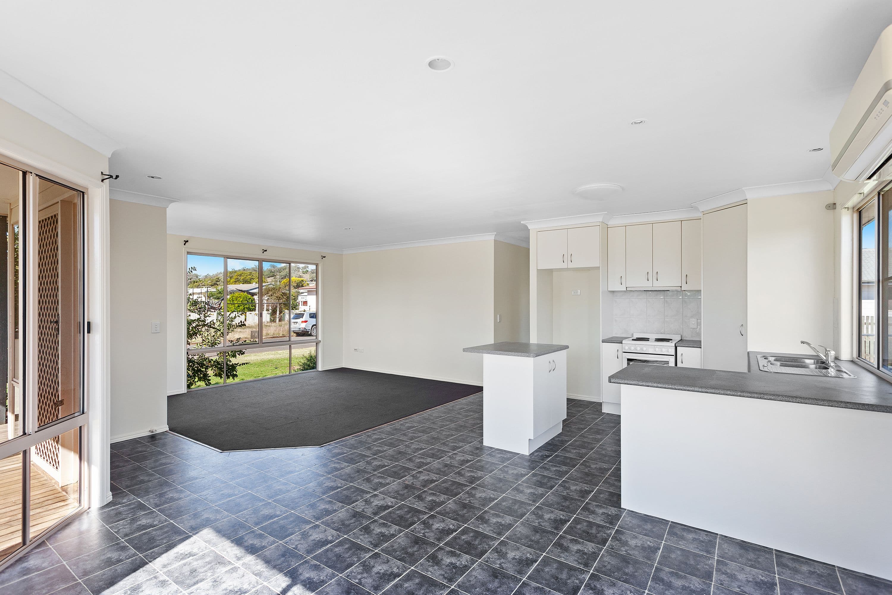 6 Milligan Street, Oakey QLD 4401, Oakey - Thumbnail 2