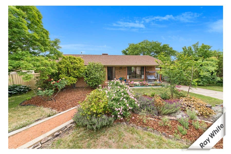 11 Willoughby Crescent, Gilmore ACT 2905, Gilmore - Thumbnail 2