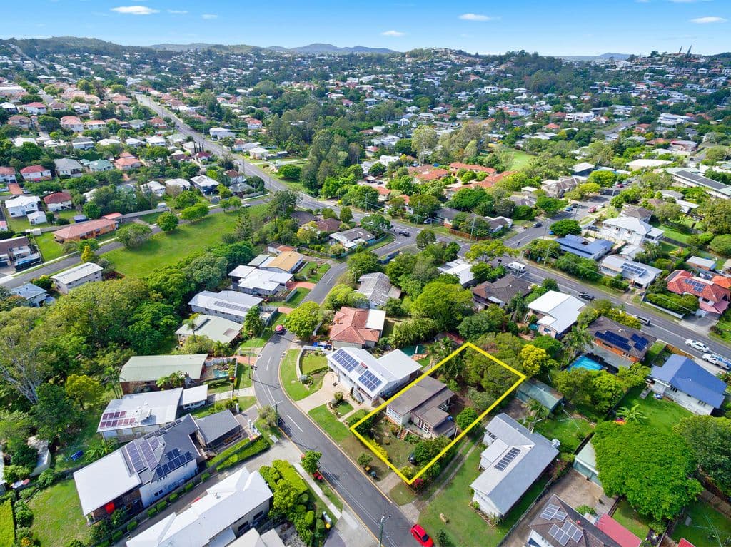 22 Oatland Crescent, Holland Park West QLD 4121, Holland Park West - Thumbnail 2