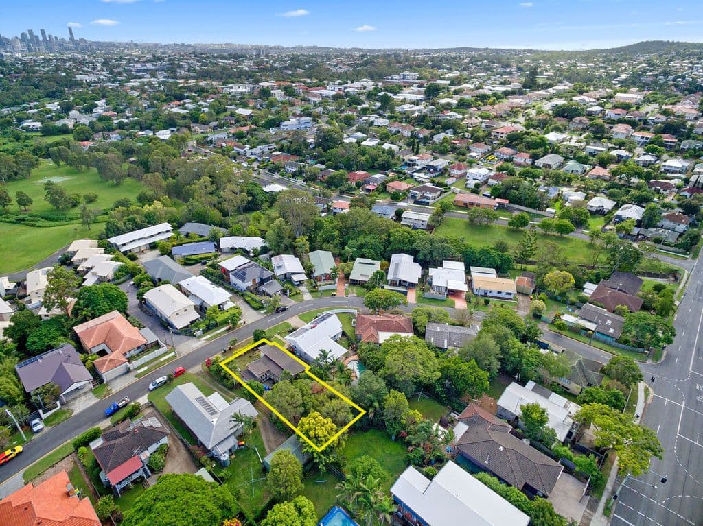 22 Oatland Crescent, Holland Park West QLD 4121, Holland Park West - Thumbnail 3