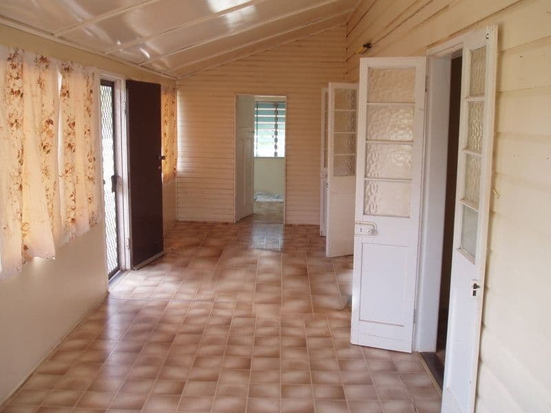 143 Galatea Street, CHARLEVILLE QLD 4470, Charleville - Thumbnail 2