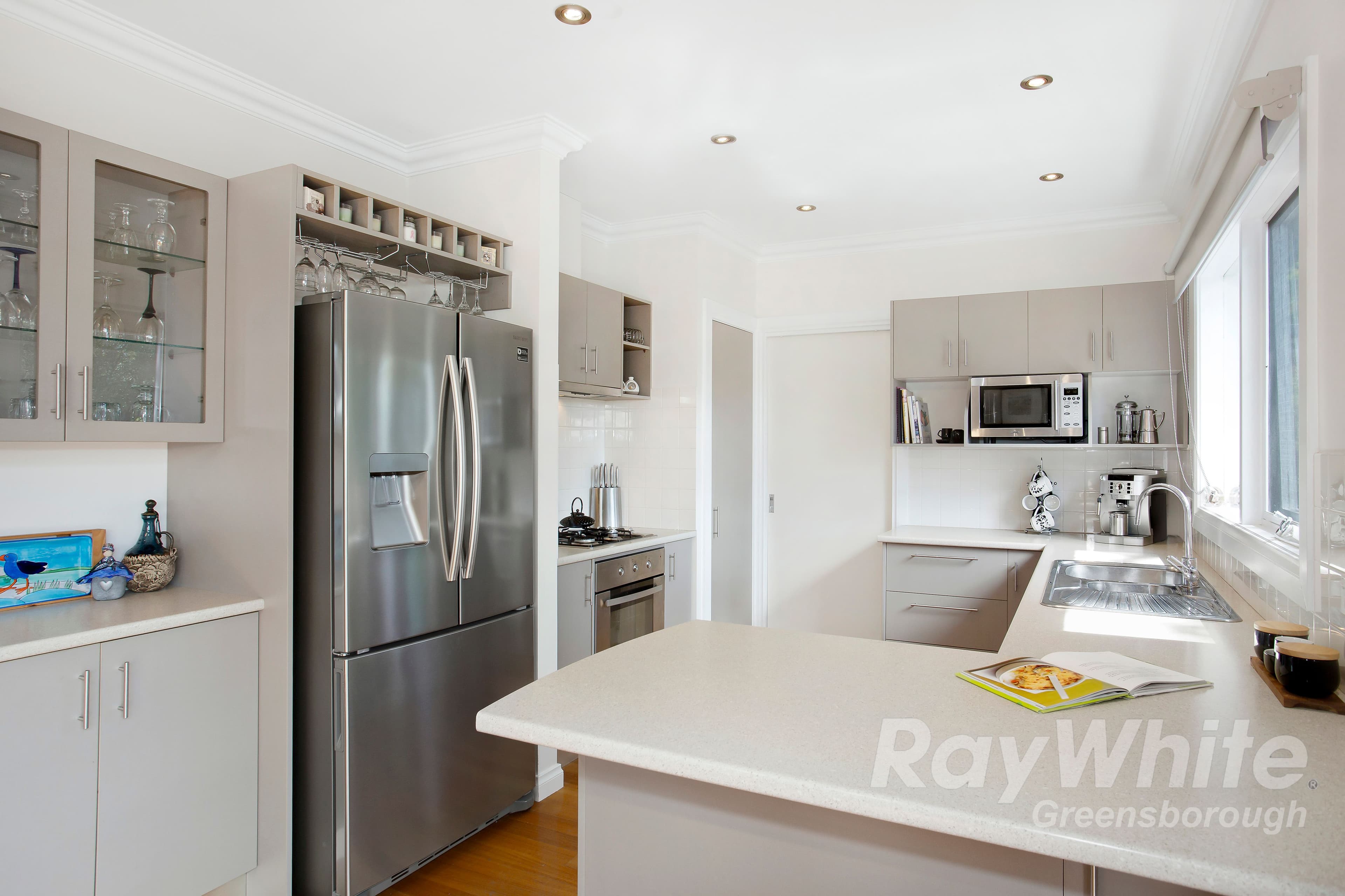 25 Parkview Avenue, Greensborough VIC 3088, Greensborough - Thumbnail 4