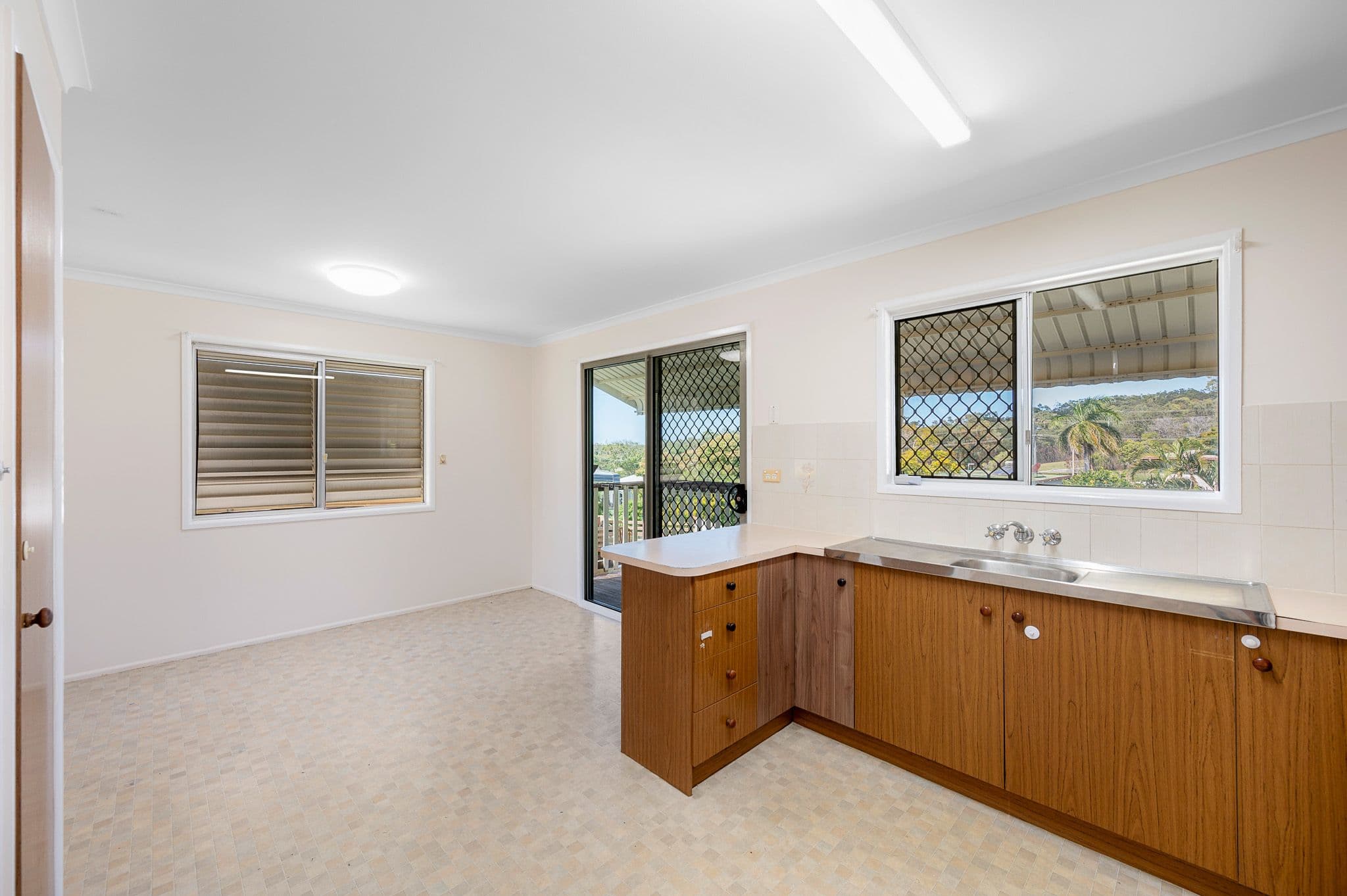 98 Elizabeth Street, South Gladstone QLD 4680, South Gladstone - Thumbnail 3