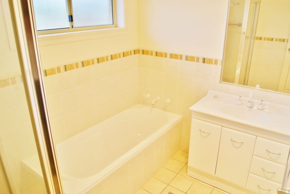 9 Jimmy Noonan Close, YOUNG NSW 2594, Young - Thumbnail 5