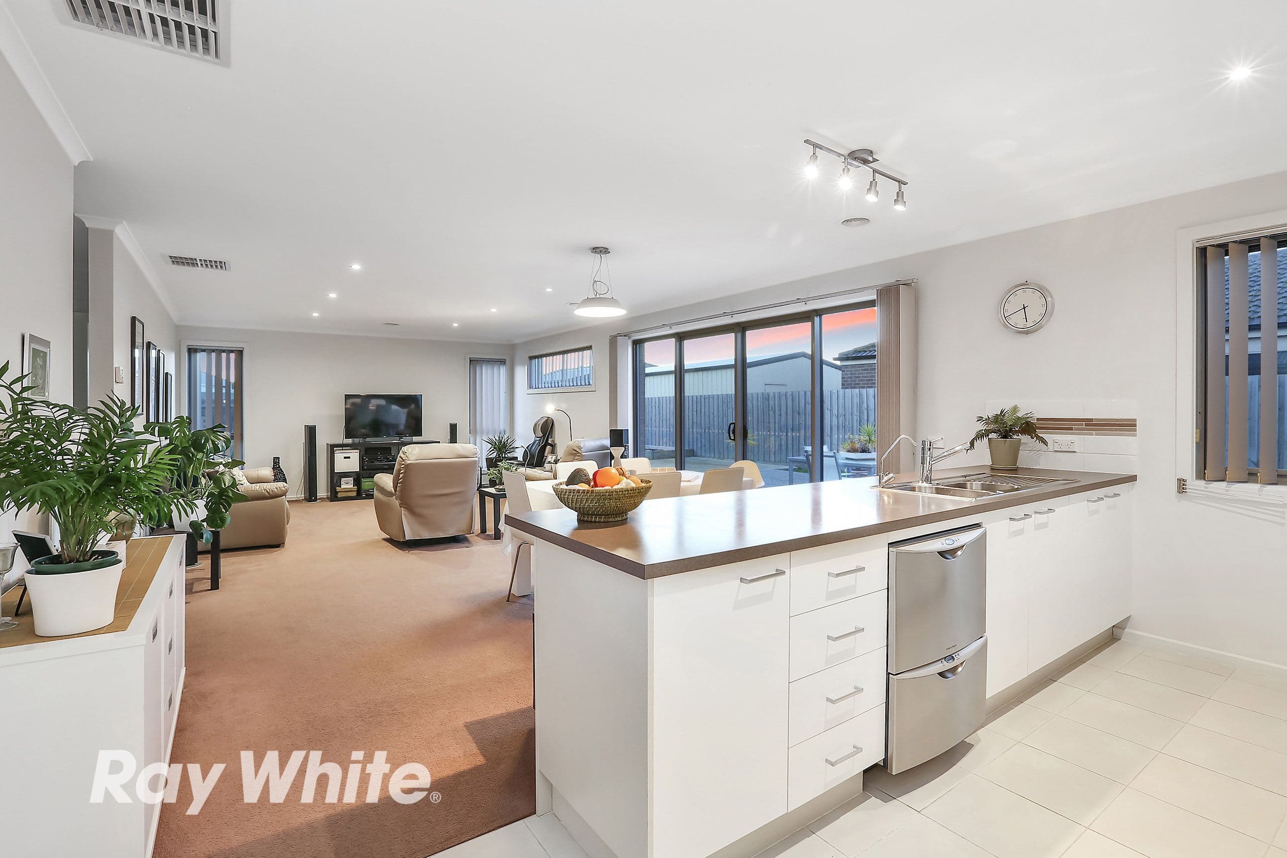 27 Streeton Close, Corio VIC 3214, Corio - Thumbnail 3