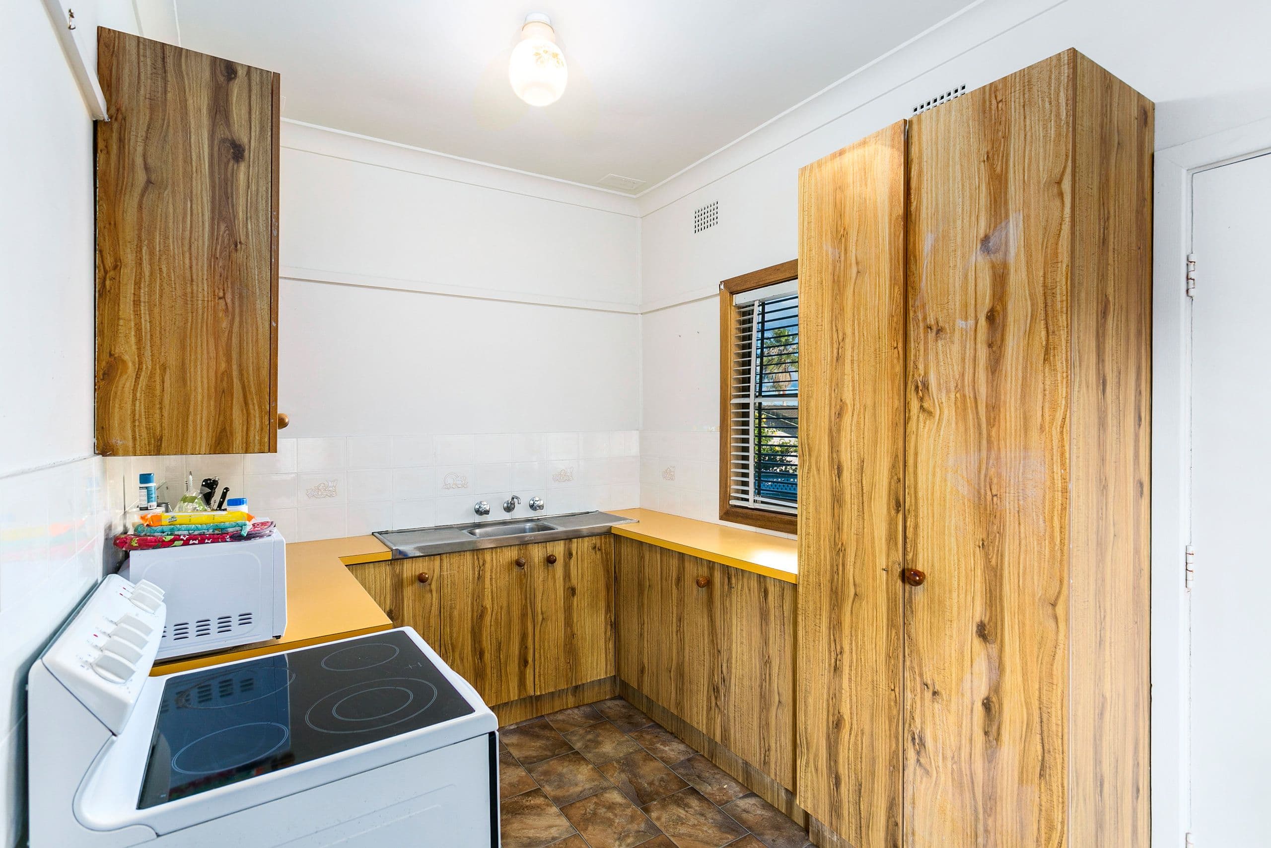 14 Hoskins Avenue, Warrawong - Thumbnail 2