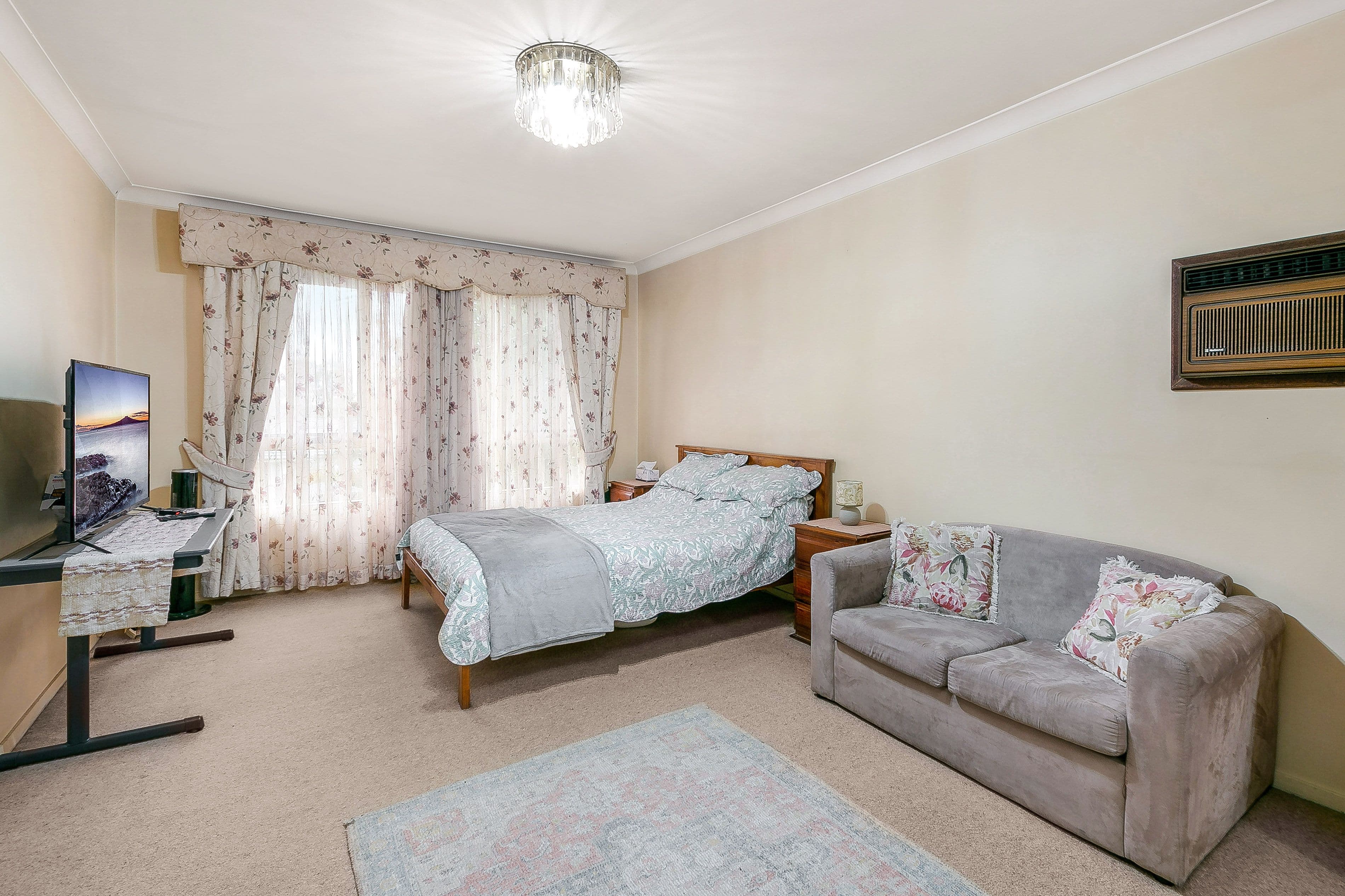 34 Kurrajong Avenue, Georges Hall NSW 2198, Georges Hall - Thumbnail 5
