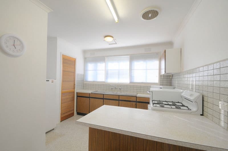 18 Golden Avenue, BONBEACH VIC 3196, Bonbeach - Thumbnail 2
