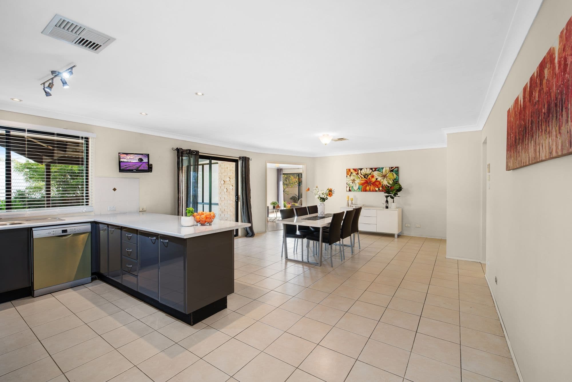 8 Stanley Close, Bolwarra Heights - Thumbnail 2