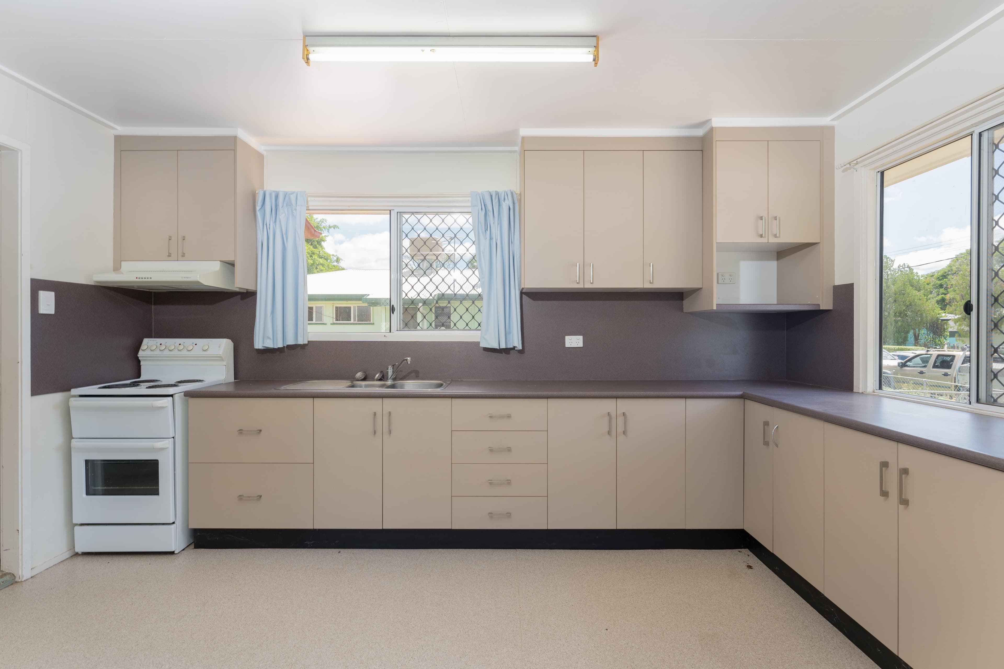 5 Zircon Avenue, Emerald QLD 4720, Emerald - Thumbnail 3