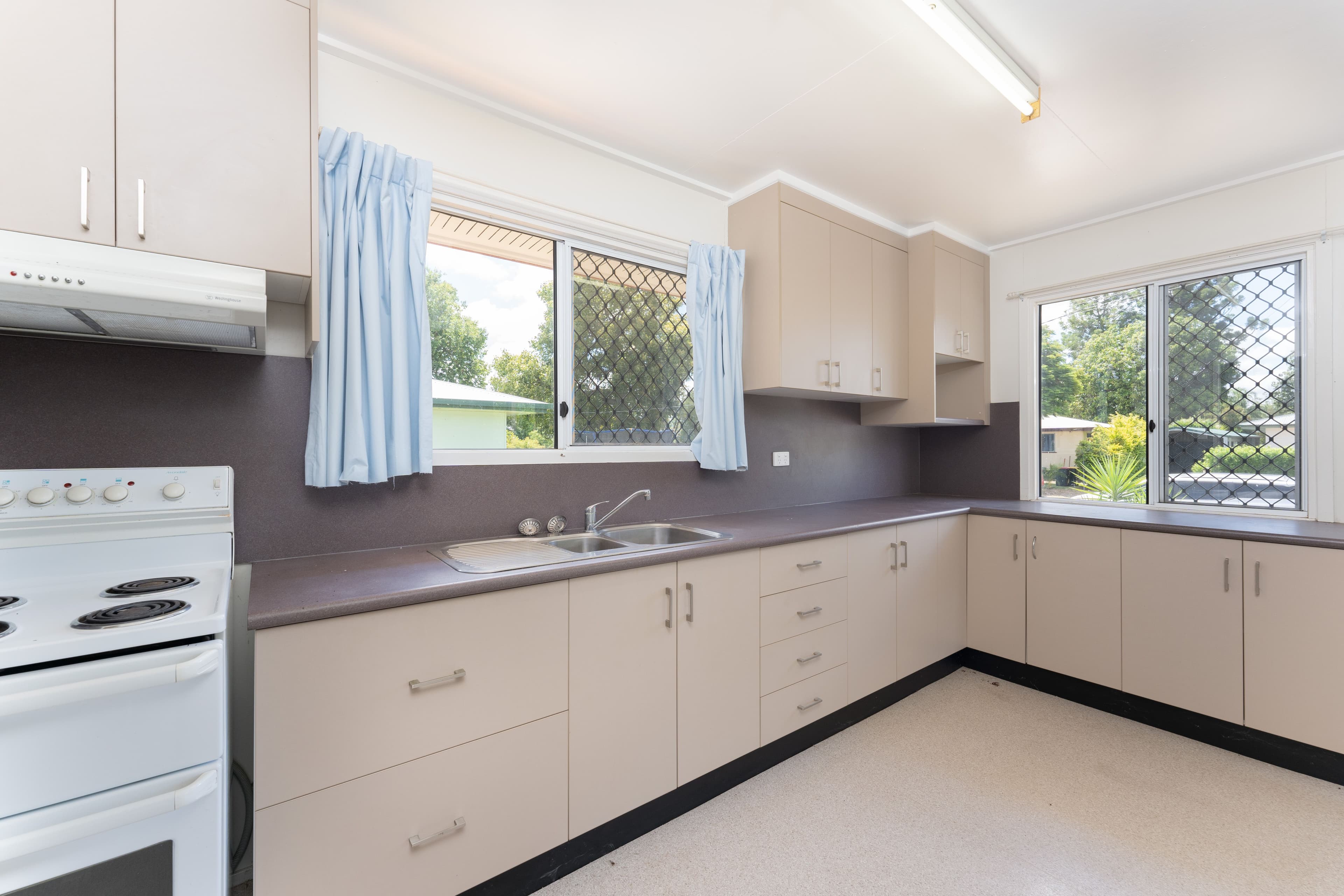 5 Zircon Avenue, Emerald QLD 4720, Emerald - Thumbnail 4