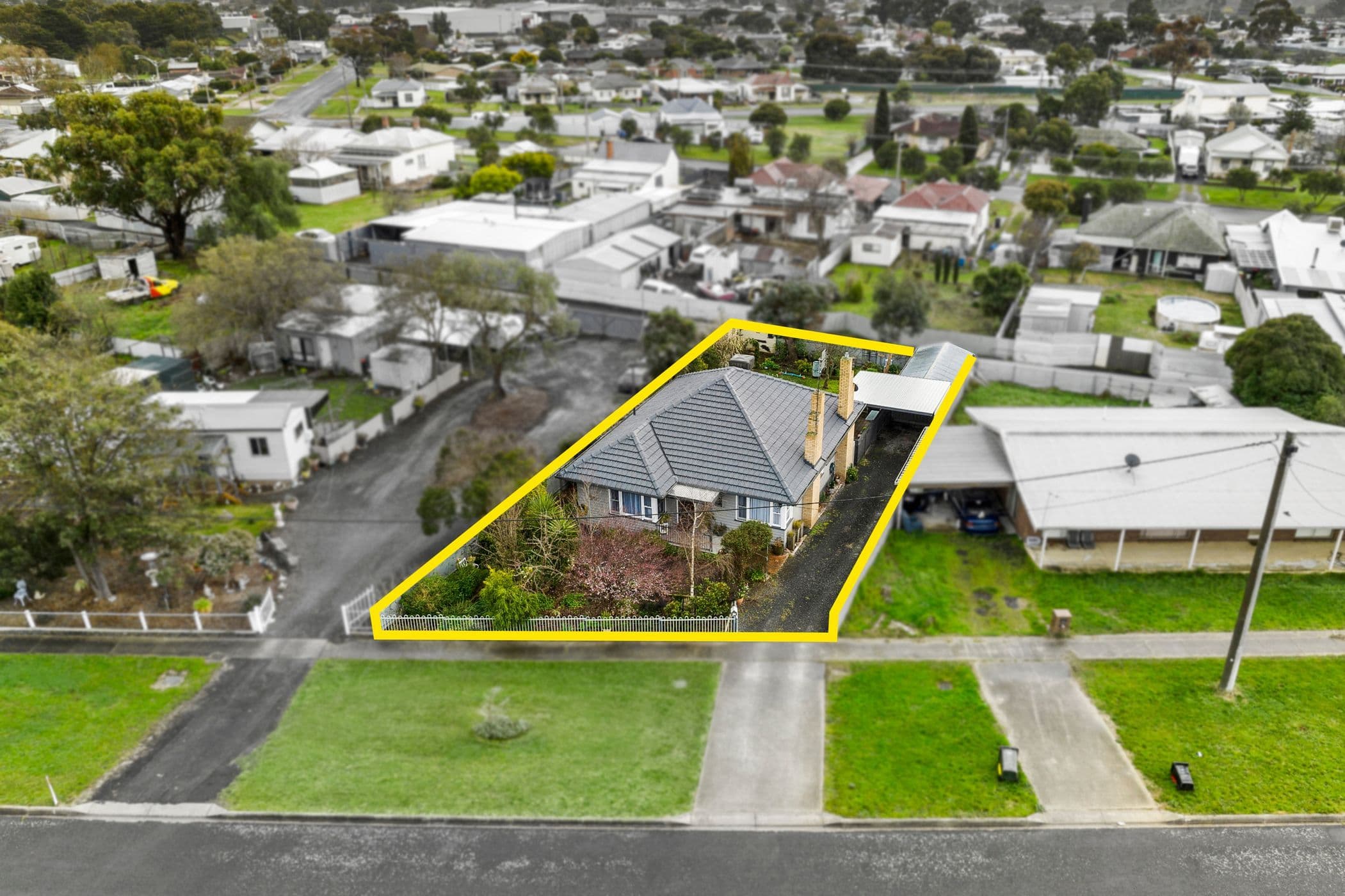 15 Currajong Avenue, Ararat VIC 3377, Ararat - Thumbnail 2