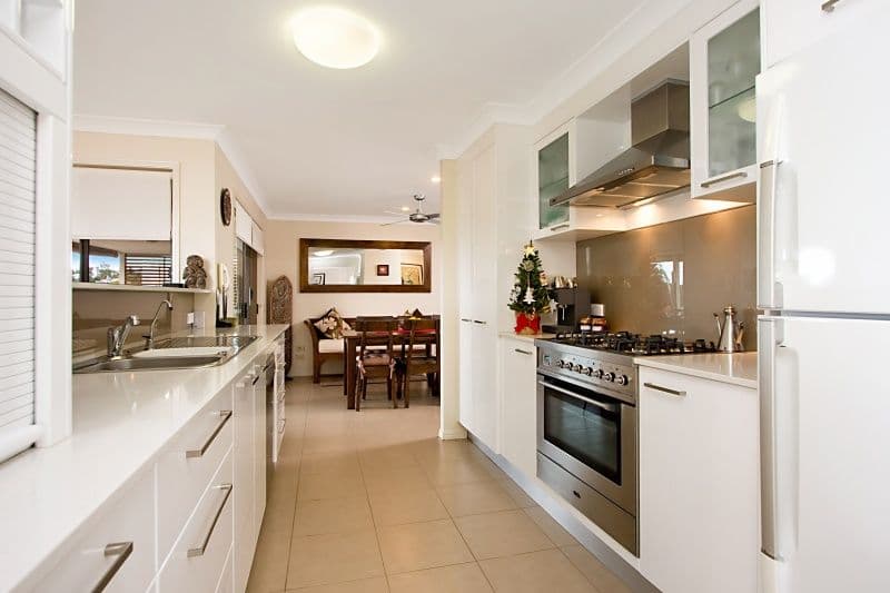 10 Bunbury Court, ELANORA QLD 4221, Elanora - Thumbnail 5