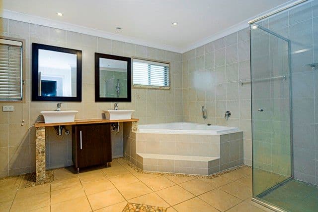 24 Goorawin Street, RUNAWAY BAY QLD 4216, Runaway Bay - Thumbnail 4
