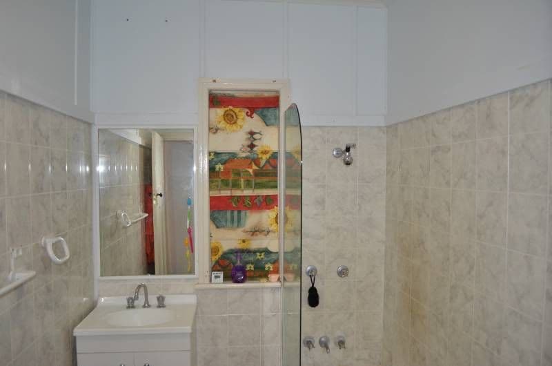9 Vincent Street, GLADSTONE QLD 4680, West Gladstone - Thumbnail 4