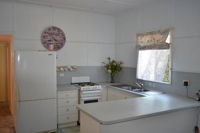 9 Vincent Street, GLADSTONE QLD 4680, West Gladstone - Thumbnail 5