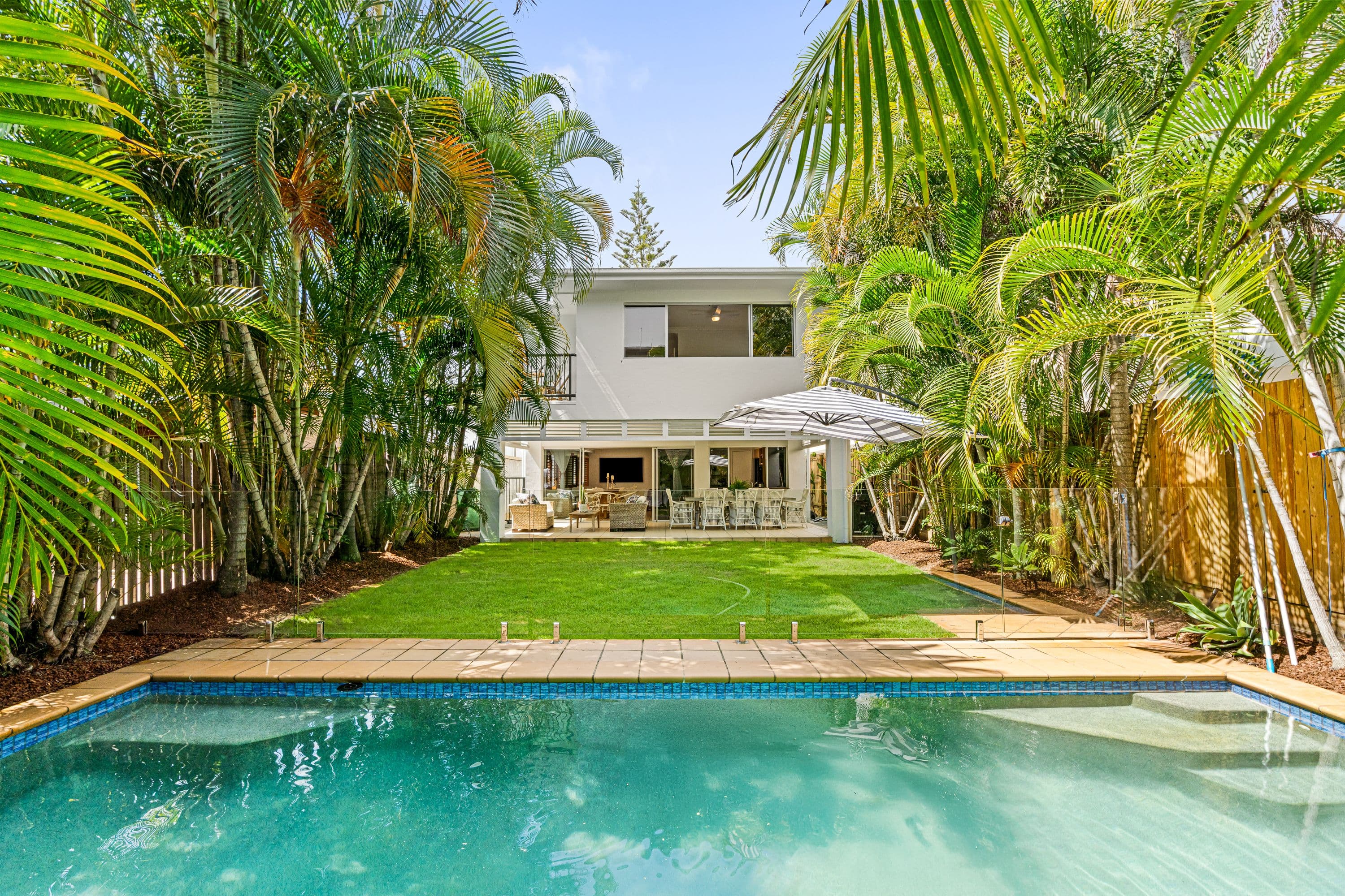 17 Hythe Street, Miami QLD 4220, Miami - Thumbnail 2