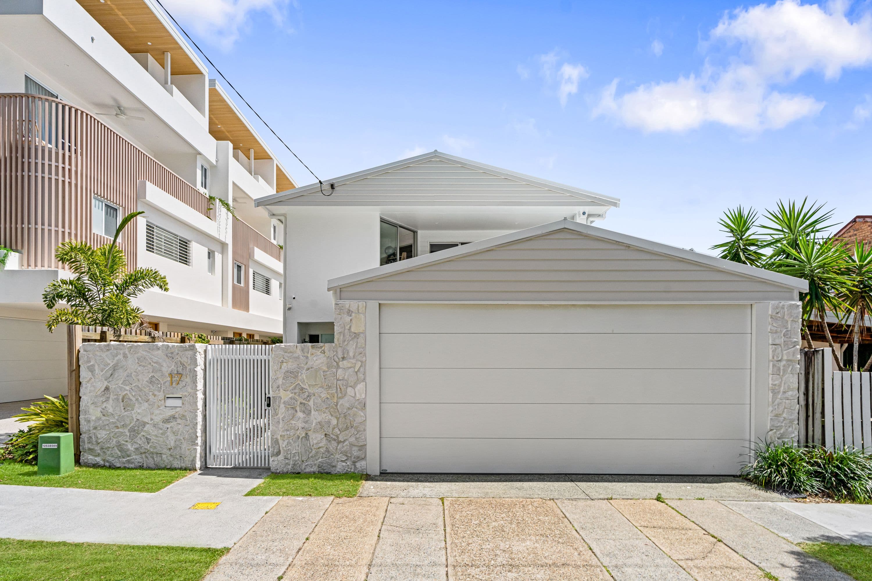 17 Hythe Street, Miami QLD 4220, Miami - Thumbnail 3