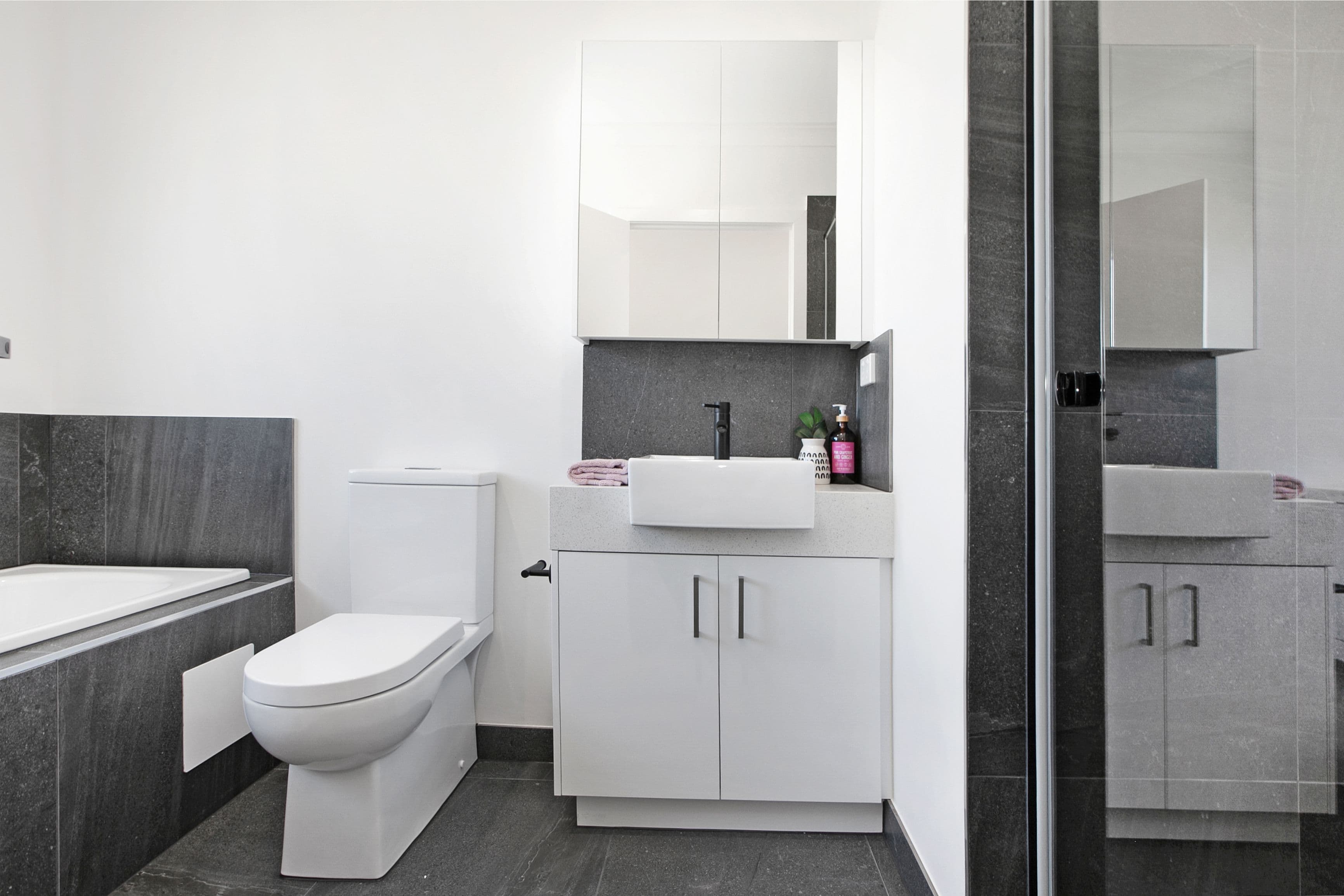 11 Lloyd Avenue, Reservoir VIC 3073, Reservoir - Thumbnail 8