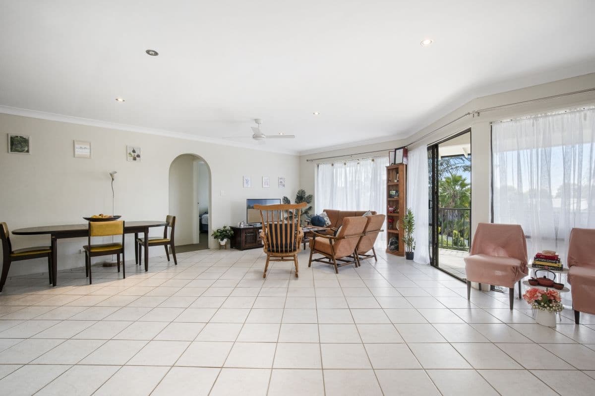 2 Dunlop Court, Mermaid Waters QLD 4218, Mermaid Waters - Thumbnail 3