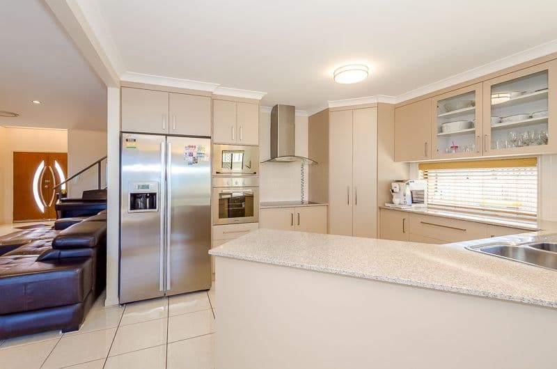 15 Leslie Street, Clinton QLD 4680, Clinton - Thumbnail 3
