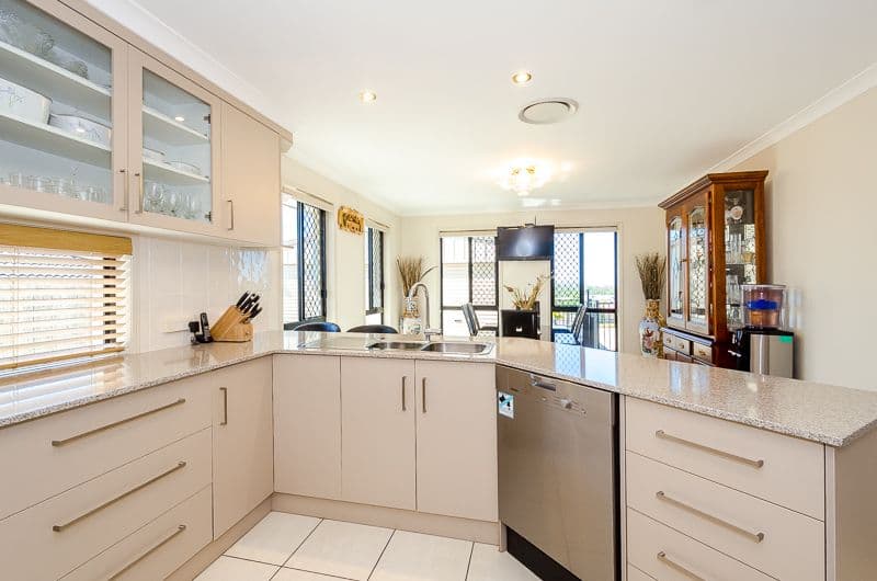 15 Leslie Street, Clinton QLD 4680, Clinton - Thumbnail 4