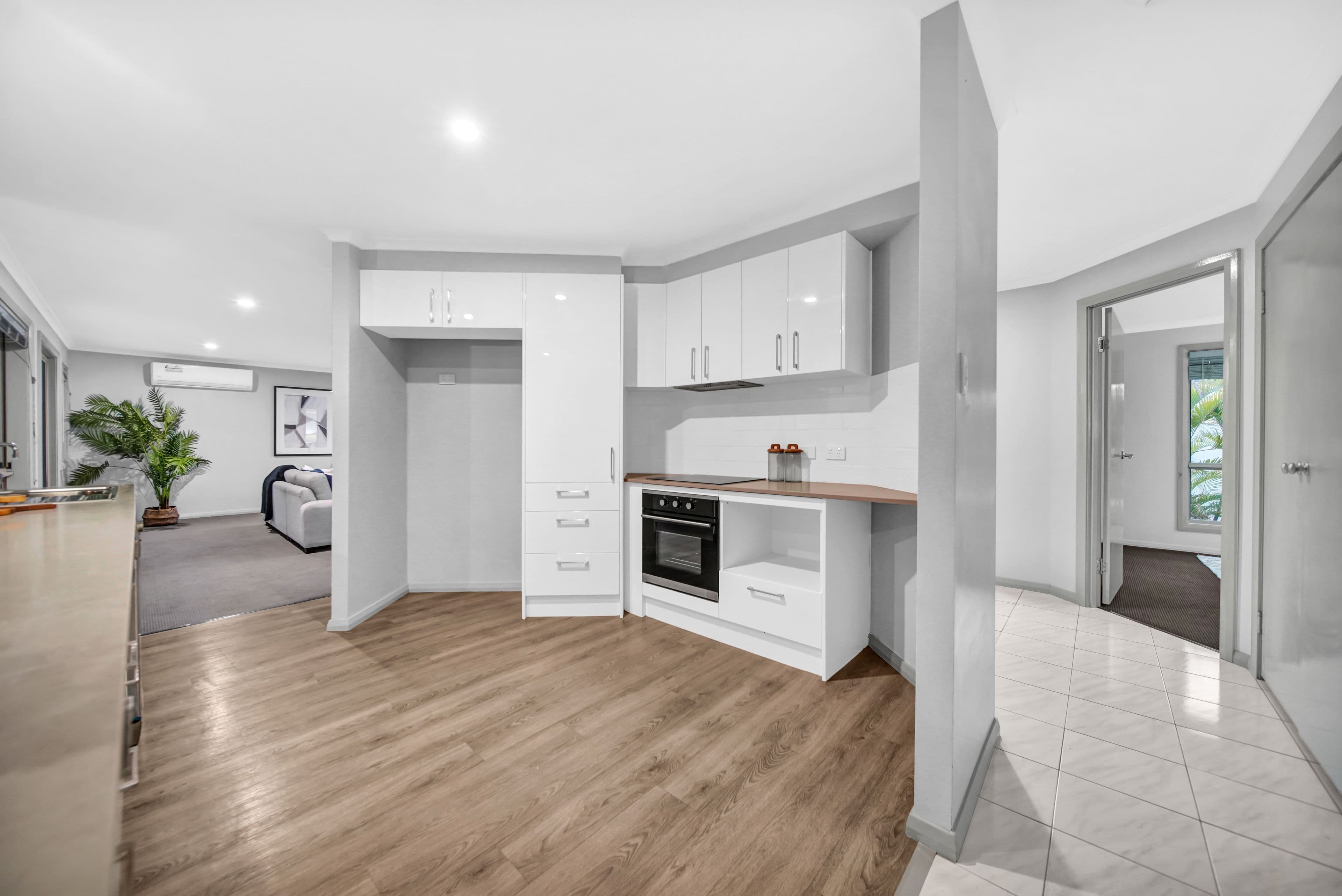 2 Adaminaby Drive, Helensvale QLD 4212, Helensvale - Thumbnail 8