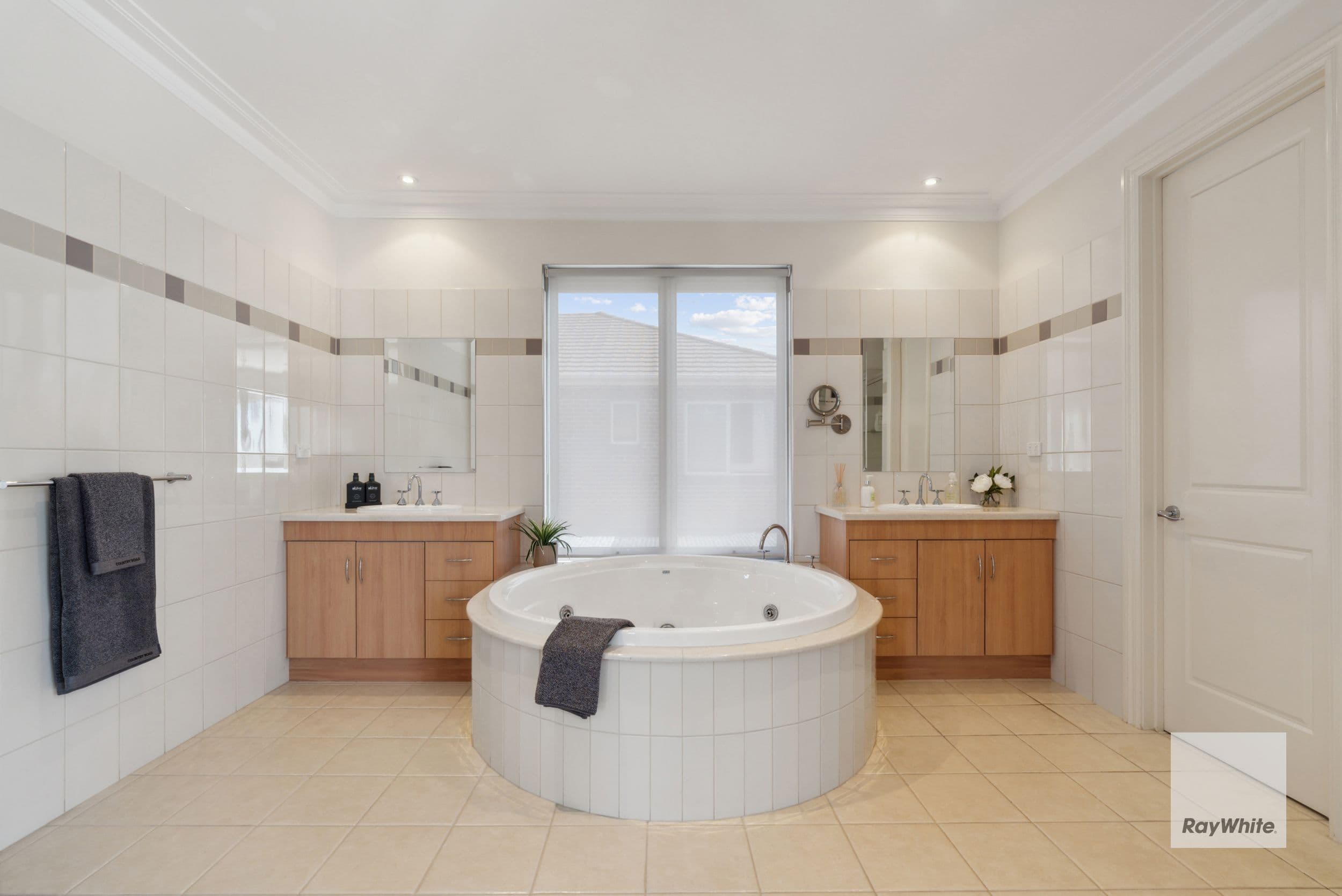 8 Plenty Close, Taylors Lakes VIC 3038, Taylors Lakes - Thumbnail 6