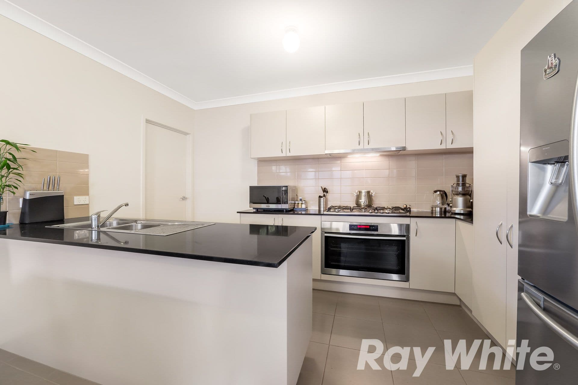 5 Denver Crescent, Rowville VIC 3178, Rowville - Thumbnail 2
