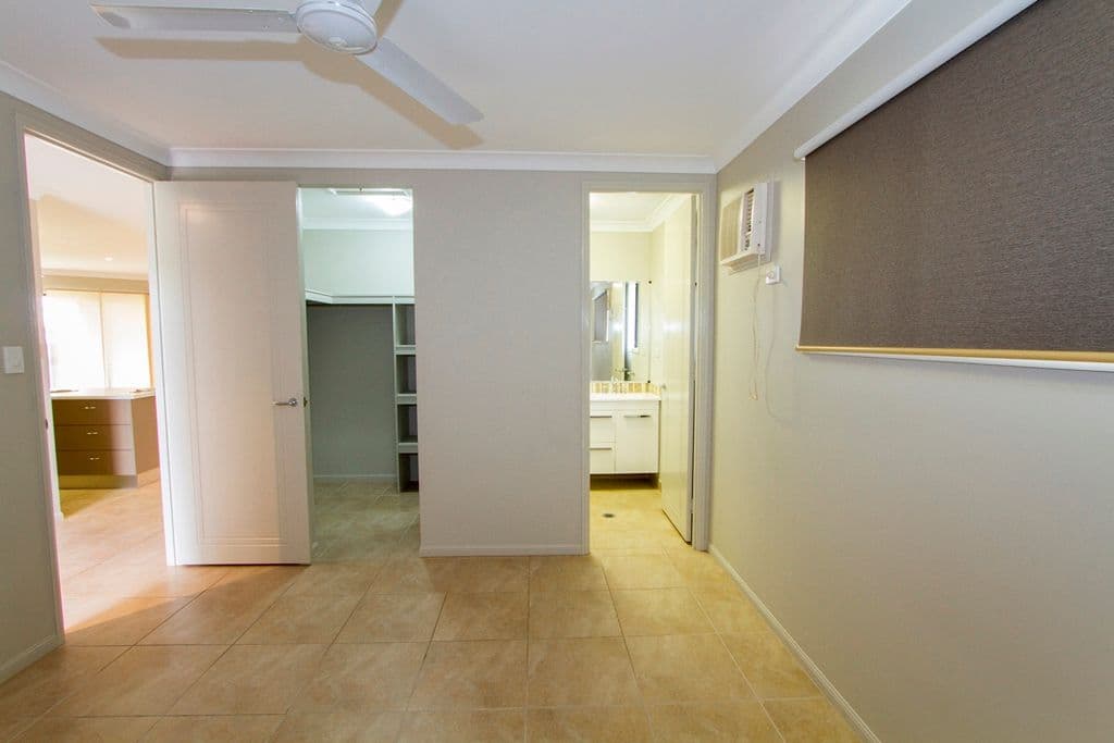 28 Blue Wren Drive, KELSO QLD 4815, Kelso - Thumbnail 4