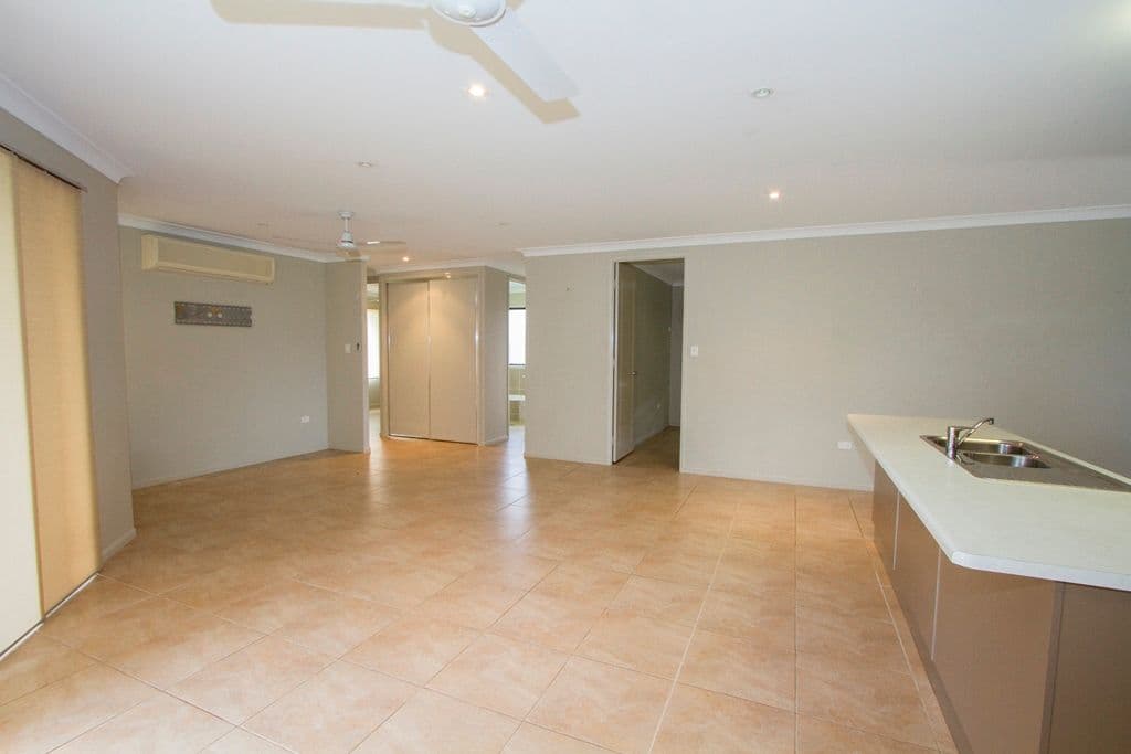 28 Blue Wren Drive, KELSO QLD 4815, Kelso - Thumbnail 7