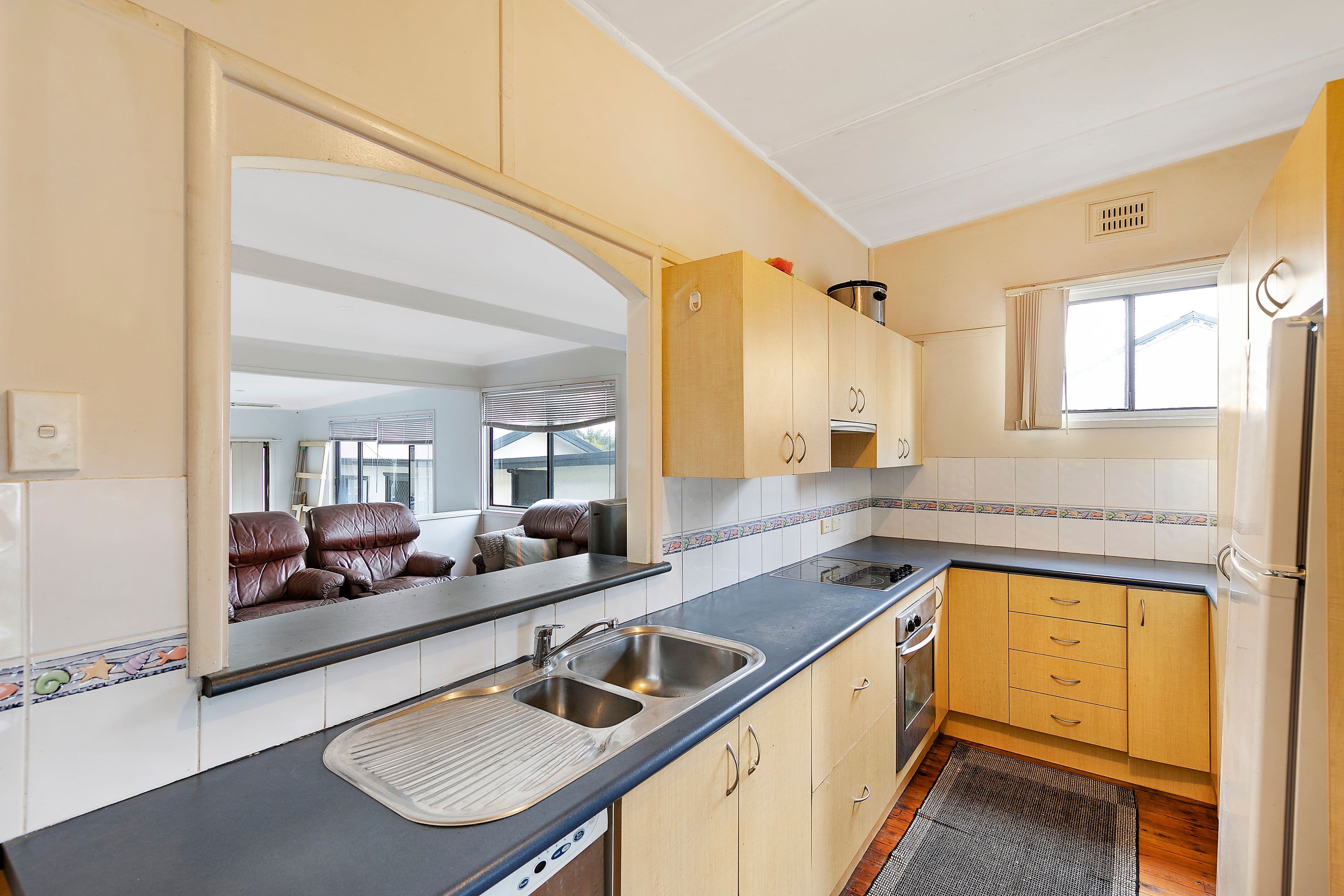 12 Shortland Avenue, Killarney Vale - Thumbnail 2