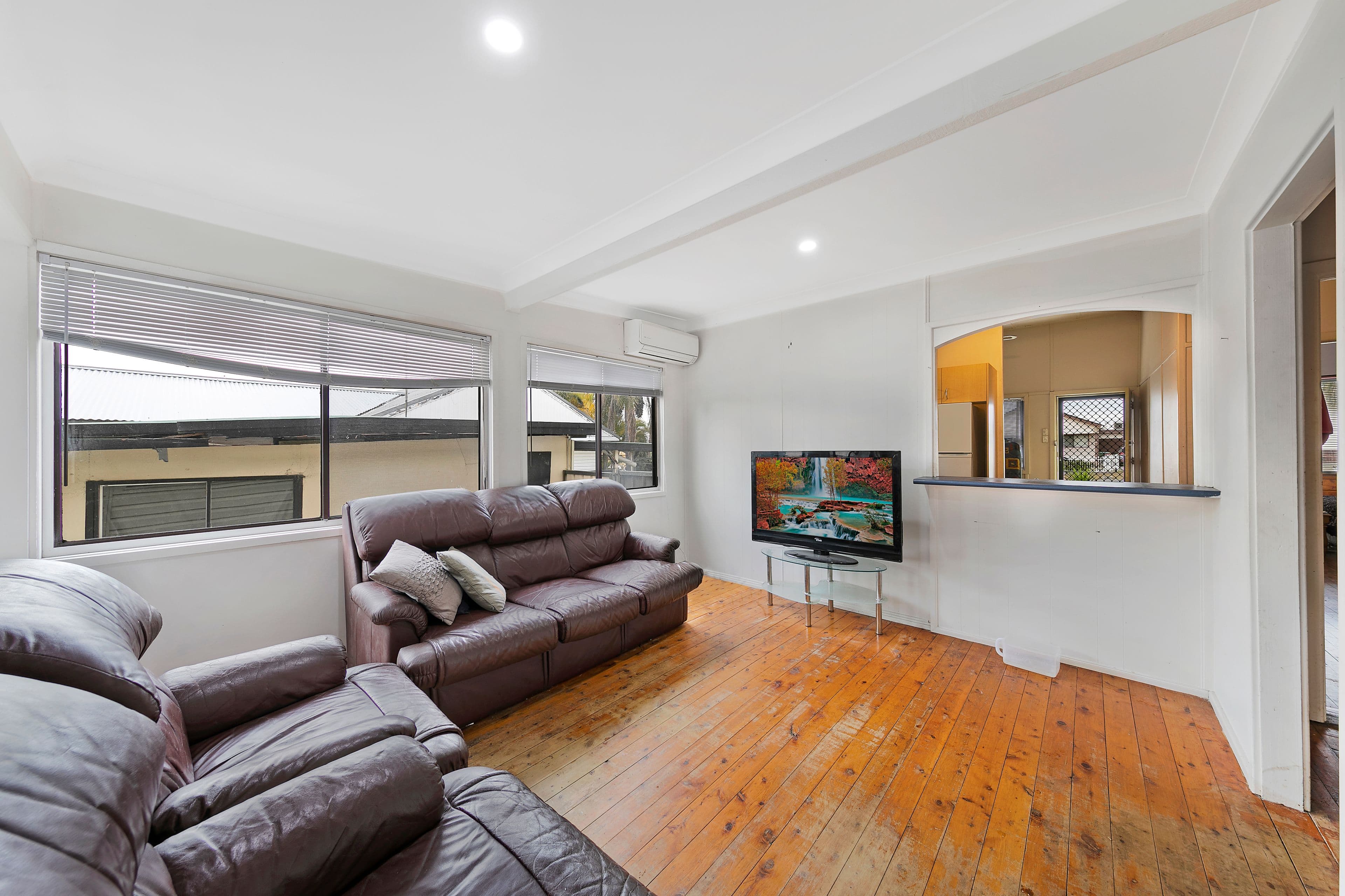 12 Shortland Avenue, Killarney Vale - Thumbnail 3