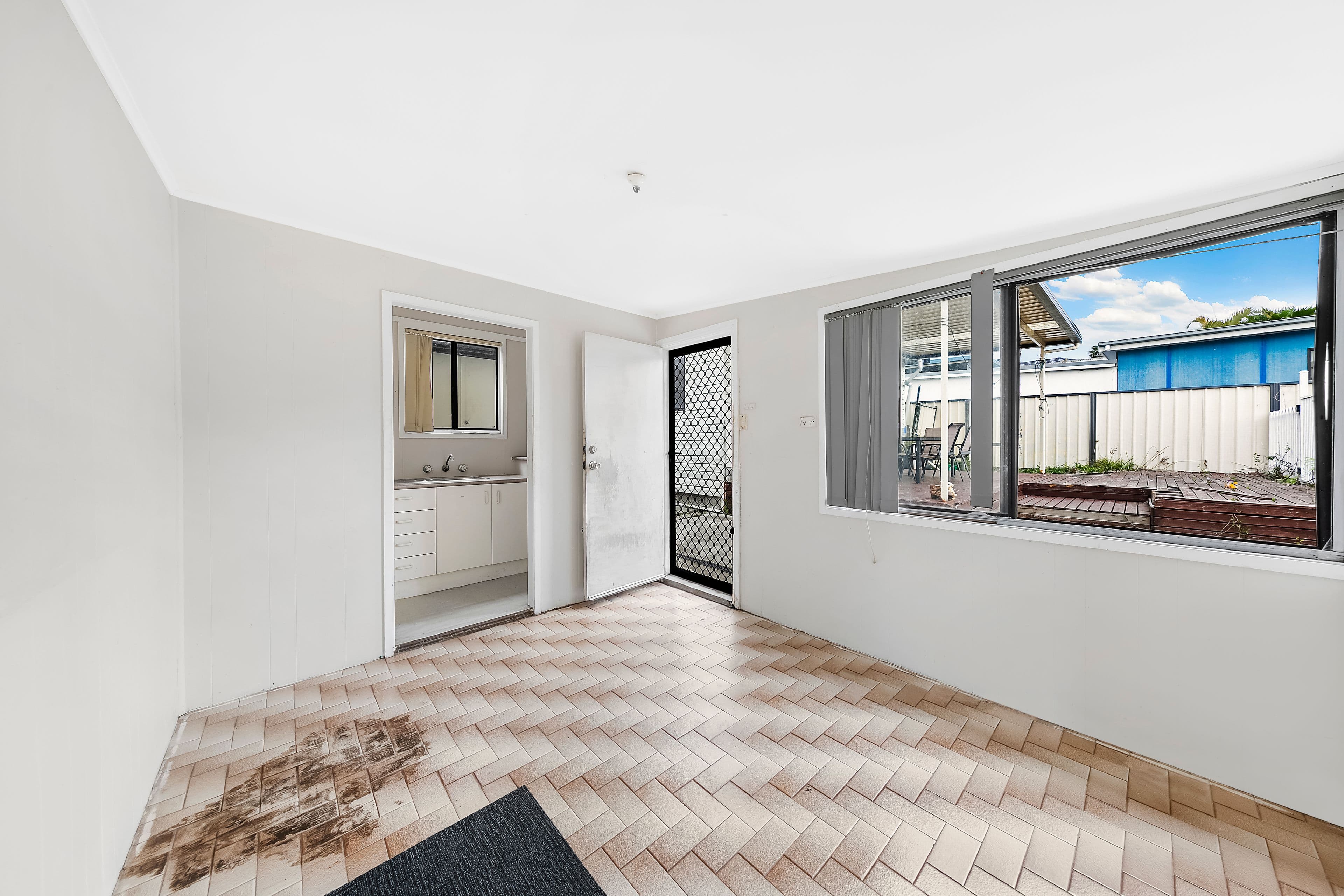 12 Shortland Avenue, Killarney Vale - Thumbnail 4