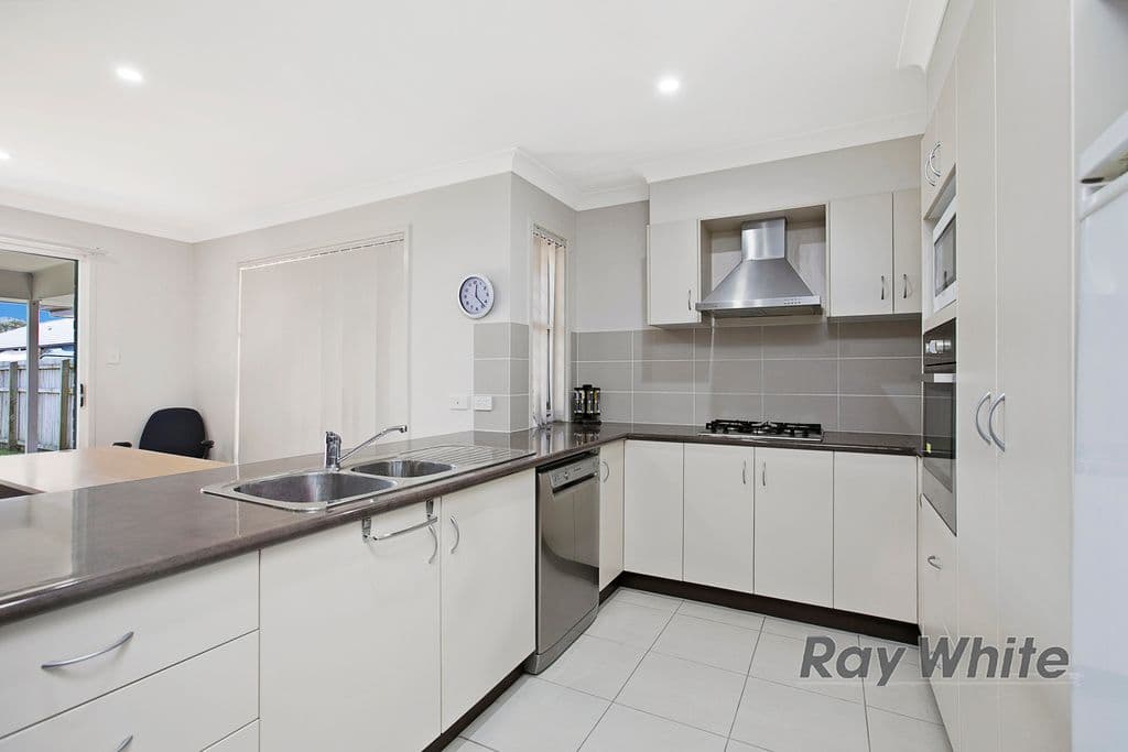 16 Kenilworth Crescent, Waterford QLD 4133, Waterford - Thumbnail 2