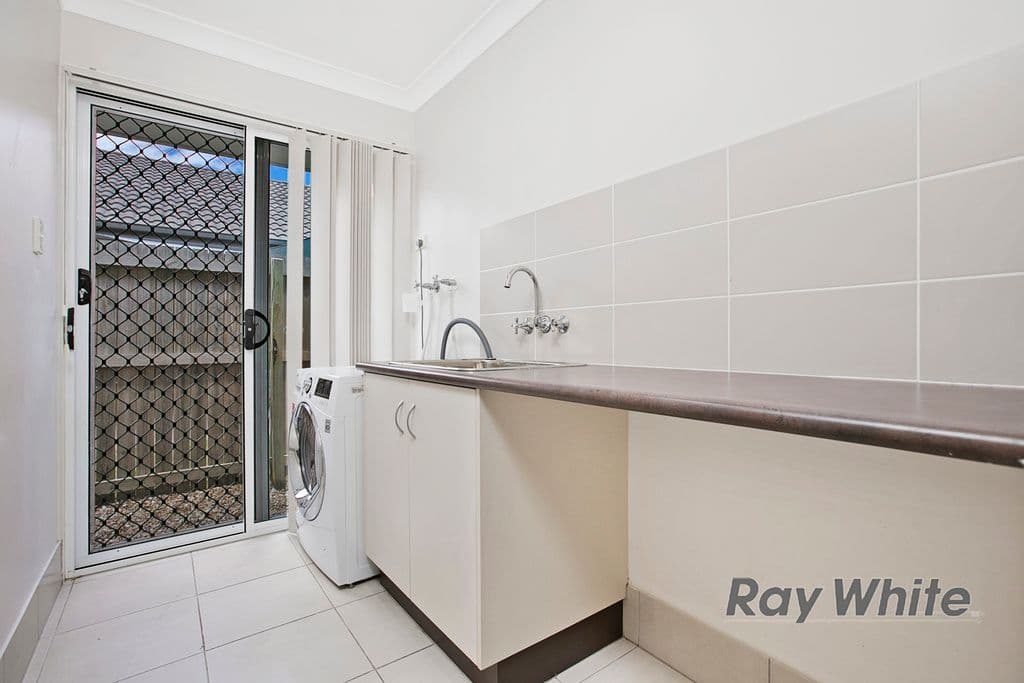 16 Kenilworth Crescent, Waterford QLD 4133, Waterford - Thumbnail 6