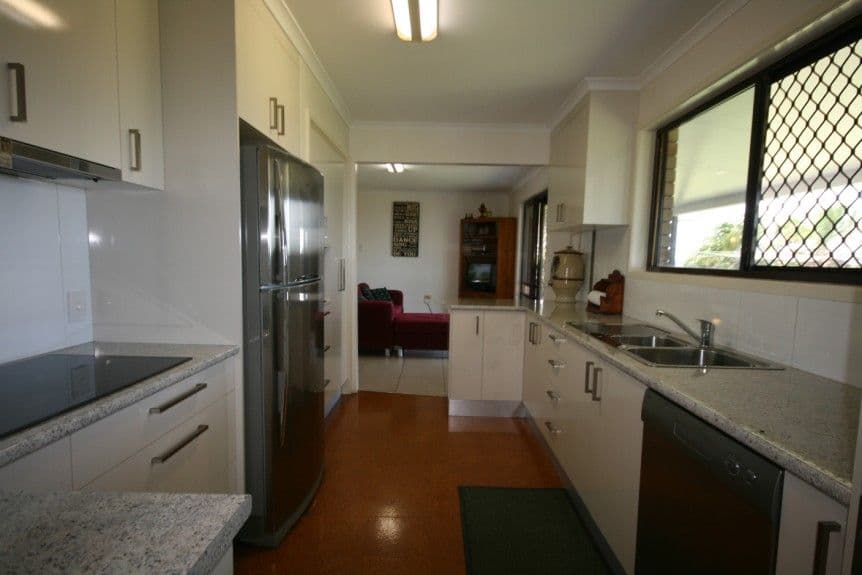 15 Cilla Hill Court, SARINA BEACH QLD 4737, Sarina Beach - Thumbnail 5