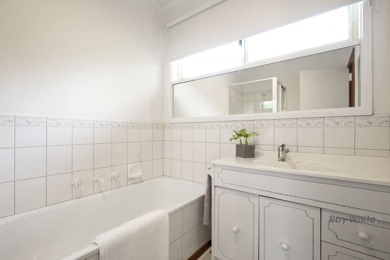 19 Waurn Park Court, Belmont VIC 3216, Belmont - Thumbnail 7