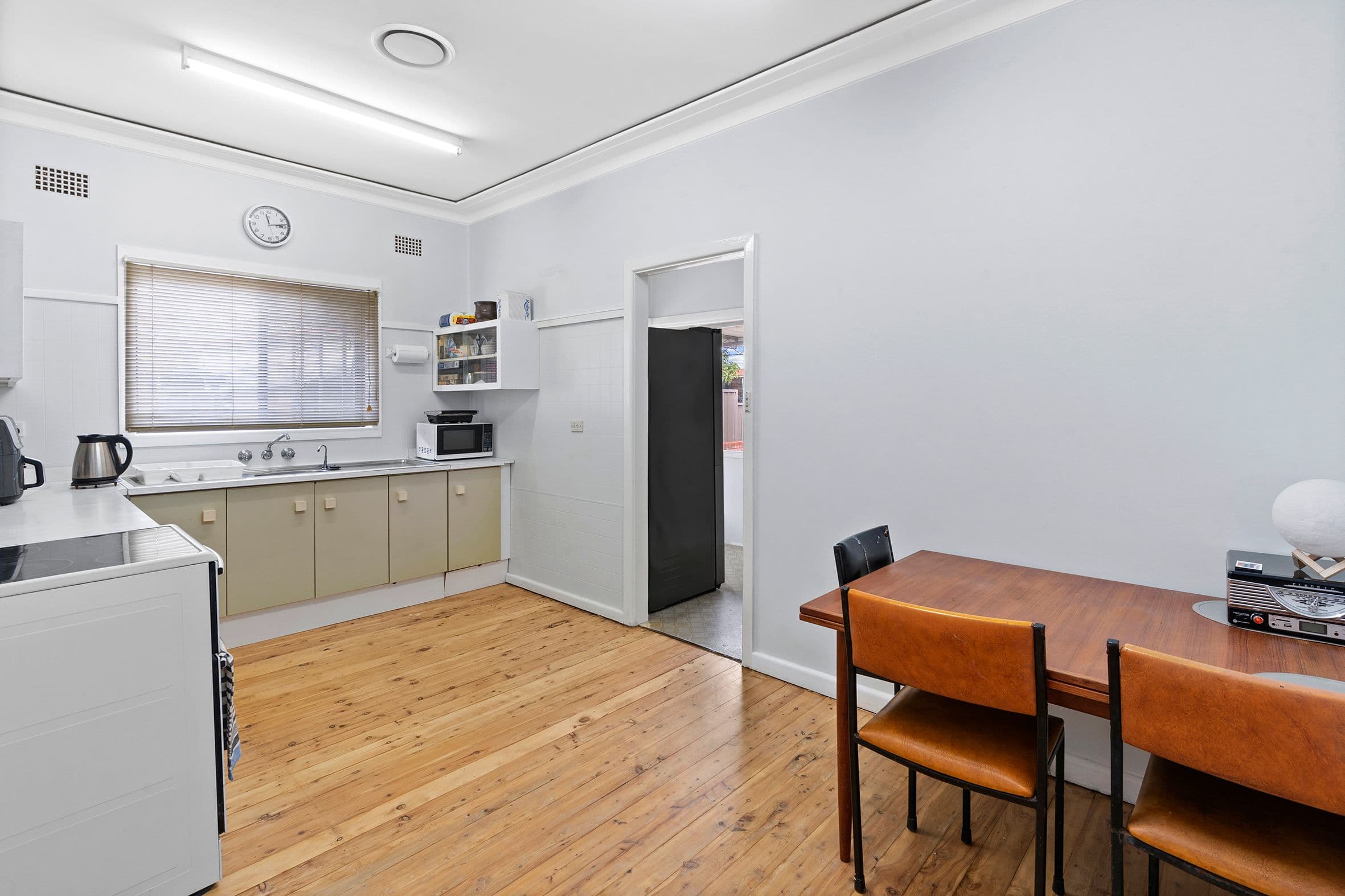 4 Davies Road, Seven Hills NSW 2147, Seven Hills - Thumbnail 4